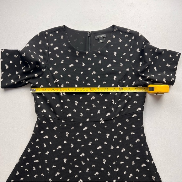 Ann Taylor Petite Dress 00P Black White Floral Fit & Flare Short Sleeve Mini - Picture 5 of 9